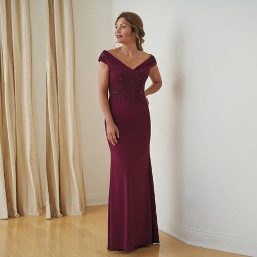 Gorgeous On Sale Burgundy Cap Sleeves Mother of the Bride Dresses V Neckline Appliqued Beaded Wedding Guest Gowns Floor Length