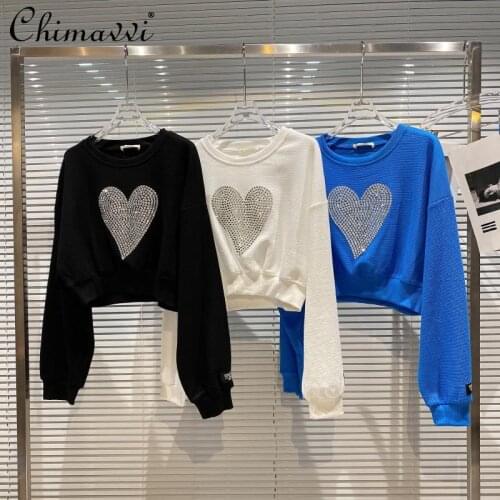 2021 Autumn New Rhinestone Heart Shape Pattern Short Pullover Round Collar Long Sleeve Sweatshirt Top for Women