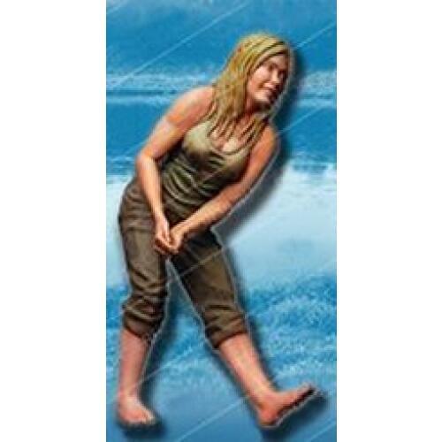 Unassambled 1/16 modern girl splashing water Historical Resin kit miniature model Unpainted