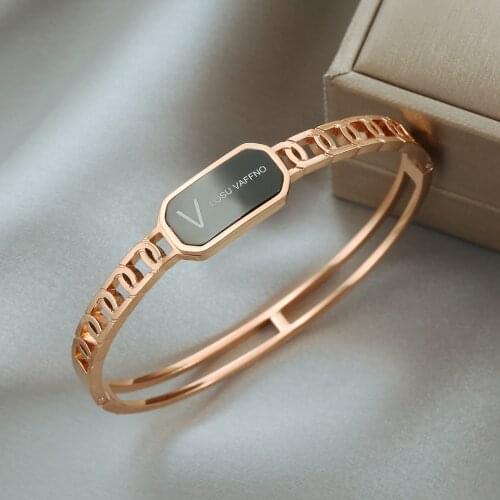 V-shaped womens fashion titanium steel bracelet womens anti-fading bracelet womens stainless steel bracelet