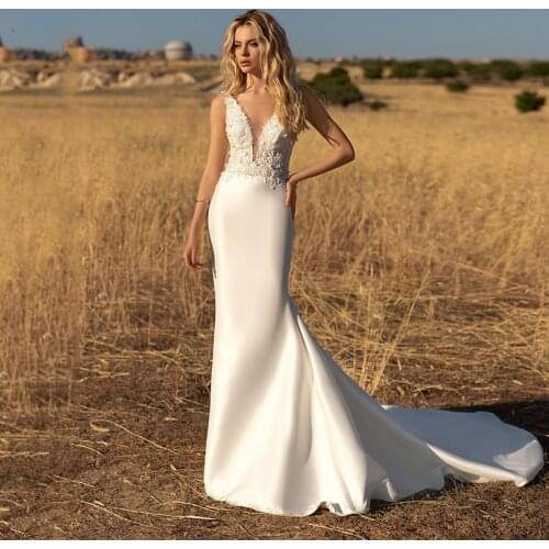 Ivory Mermaid Wedding Dress Spaghetti Straps V-neck Bride Dress Backless Elegant Vestido de Novia Sweep Train Country Style 2021