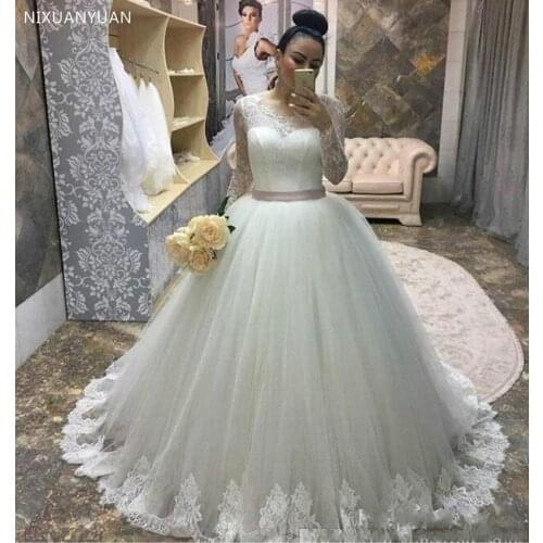 Luxury White Ivory Tulle Ball Gown Wedding Dress with Scoop Neckline of SweepTrain Bride Dress Full Sleeve