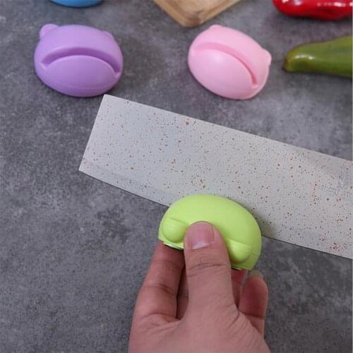 45A 1PC Portable Mini kitchen Knife Sharpener Cute Bear Camping Pocket Knife Sharpener Kitchen Tools Accessories