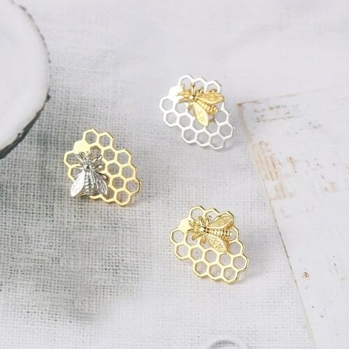 ZHOUYANG Aesthetic Stud Earrings For Women Cute Bee & Honeycomb Piercing Earing Jewellry Christmas Gift Jewelry Wholesale E212