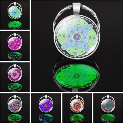 1pc Luminous Mandala Pattern Keychains Mandala Art Jewelry Glass Cabochon Pendant Keyring Buddhist Sacred Key Chains Women Gifts