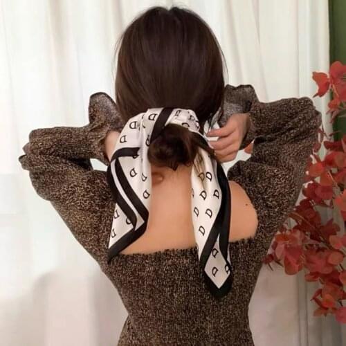 2021 Fashion Silk Scarf Luxury Brand Letter Print Bandana Head Scarf Women 70*70cm Kerchief Square Shawls and Wraps Hair Scarves