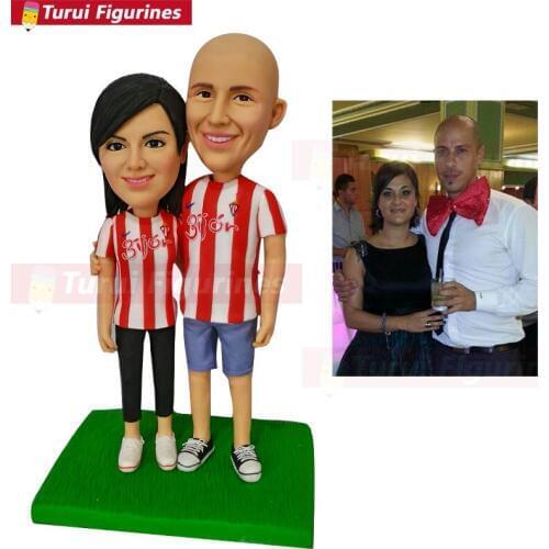 Couple football fans small statue design with football jerseys custom sculpture Bobblehead Car-mounted bobble head clay doll