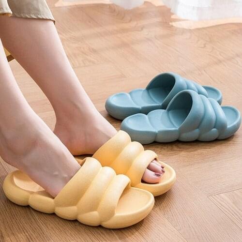 Hot Beach Slippers Female Summer Home Indoor Mute Sandals Mens Shoes Bathroom Non-Slip Slides Soft-Soled Flip Flops Wholesale