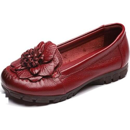 Spring 2021 Mother Shoe Leather Flat with Soft Soles Non-slip Slipper Shoe Middle-aged Flower Dancing Shoe for Ladies