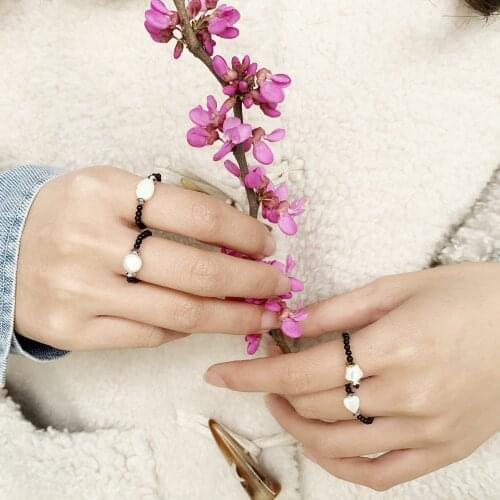 Momiji Charm Moonlight Shell Rings for Women Elastic Adjustable Obsidian Beads Natural Stone Rings Fashion Handmade Jewelry Gift
