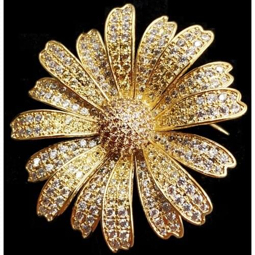 Gorgeous Full Micro Pave Clear CZ Multi Petal Golden Daisy Brooches Sun Flower Pins for Women Shawl Business Suit Formal Dress