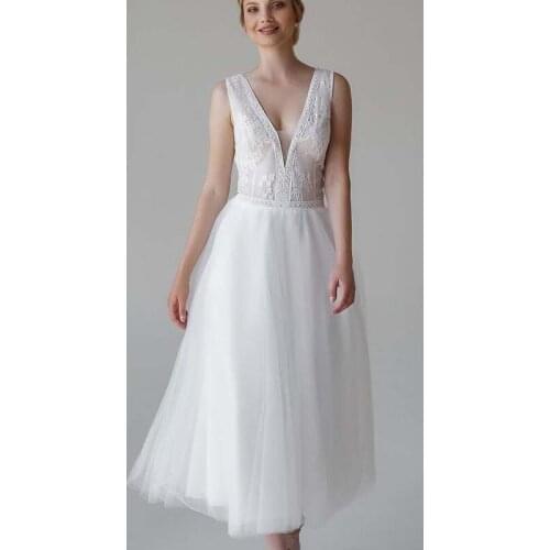 Minimalistic White V Neck Lace Homecoming Dress Tea Length Sleeveless Tulle Formal Party Summer Beach Gowns Customized Vestidos