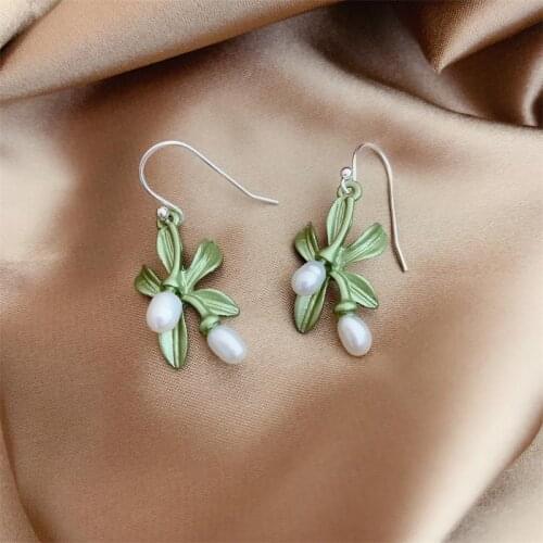Blossom plant Earrings female Tanshui zhenzhusen series 925 silver needle light luxury simple temperament Earrings