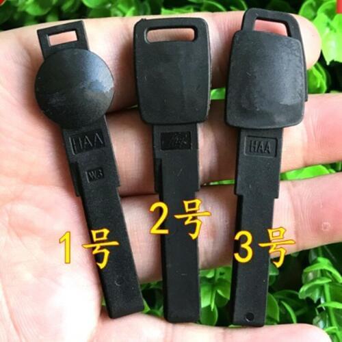 DAKATU Plastic Emergency Spare Key for Audi A6L.A6.A4L.A3.A8 Q7 Emergency Transponder key shell replacement with LOGO