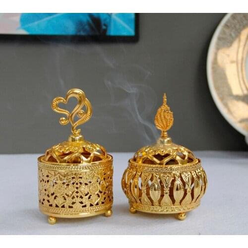 Middle Eastern Arab Handheld Aromatherapy Oven European Lace Golden Hollow Metal Incense Oven Desktop Decoration incense holder