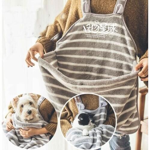 An apron worn when hugging cats and dogs