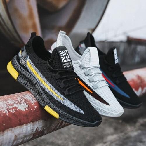 Korean version of the trendy fashion flying woven mens shoes outdoor student running shoes 2021 spring new mens shoes