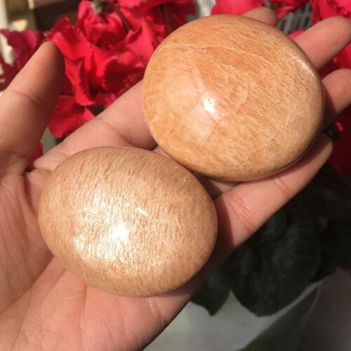 1pcs Beautiful natural red moonstone crystal Palm Stones natural stone as a gift 90-100g