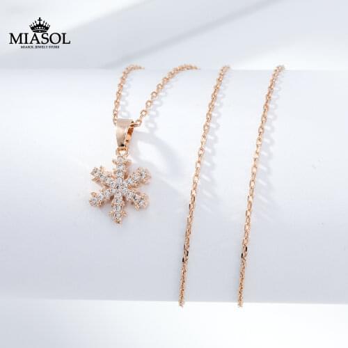 Female Necklace Snowflake Womens Romance Fashion European American Friendship Lovely Girls Pendant A Exquisite Beautiful Jewelry