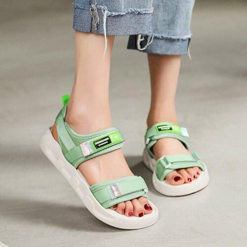 Trends Sandals Summer New Flat British Wind Velcro Embroidery Thick-soled Casual Roman Fragrance Designer Shoes Star