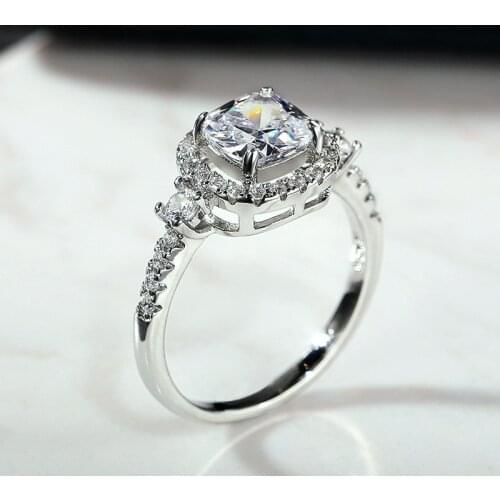 Huitan Elegant Cushion Cut Zirconia Design Women Wedding Rings Trendy Jewelry Engagement Rings for Female Wholesale Bulk Anillos