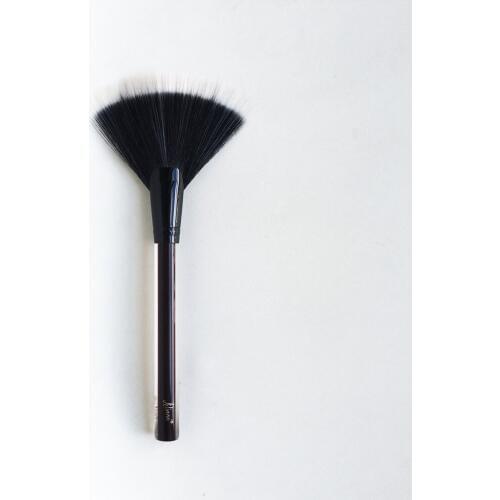 Ailinmi KA-SERIES The Large Fan Brush - Powder Bronzer Highlighting Contouring Blending Brush - Beauty Makeup Brush Blender Tool