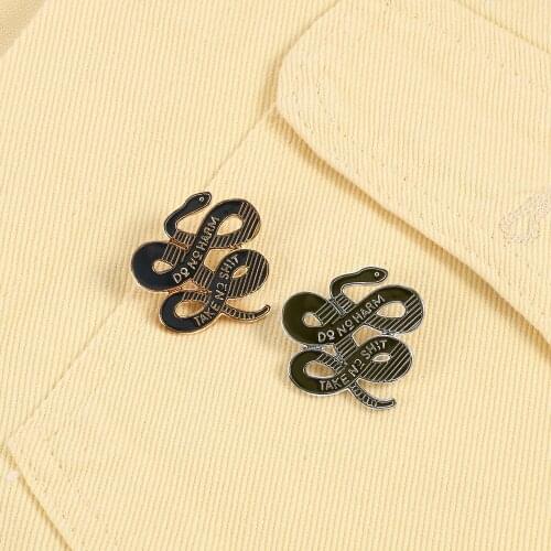 Retro Do No Harm Snakes Brooches Punk Metal Button Enamel Pin Black Golden Badge Clothes Lapel Pins Jewelry Gifts For Friends