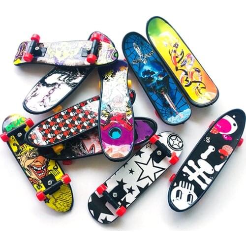 1pc 2.8*10CM Fingerboard Mini Creative Fingertips Skateboard Plastic Finger Skate Scooter Color Random Home Decor