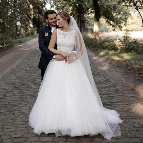 JIERUIZE Long Sleeveless Wedding Dresses Scoop Neck Lace Up Back Lace Appliques Bodice Bridal Gowns robe de mariee Bride Dresses