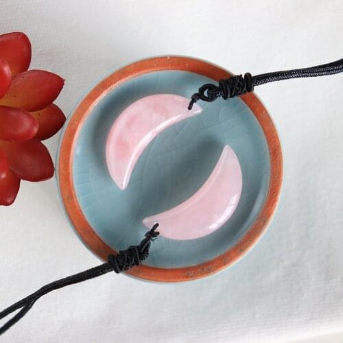 Natural Crystal Rose Quartz Stone Moon Shaped Pendant Gemstone Minerals Reiki Healing Energy Jewelry Necklace for Couple Gifts