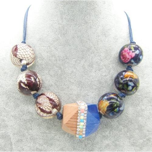 New Exclusive Design Half Blue and Brown Resin Wooden Beaded Women`s Fashion Collar Necklace