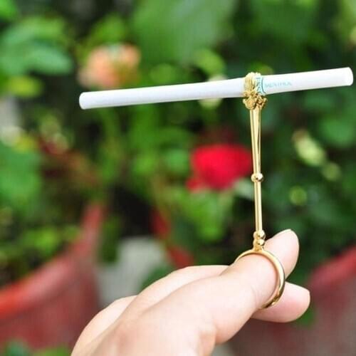 Retro Cigarette Holder Ring Frame Rose Metal Finger Clip Portable Ladies Mens Cigarette Holder Smoking Set Smoker Ring Gift
