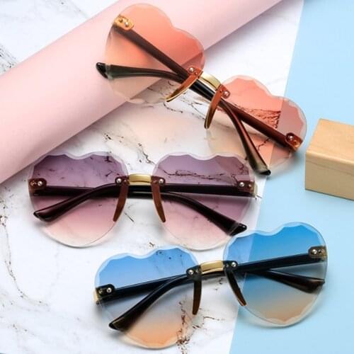 2021 New Love Heart Shape Kids Sunglasses Uv400 Protection Glasses Outdoor Sport Fashion Sun Glasses
