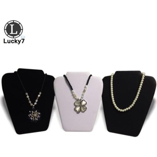 3 Color Folding Necklace Display Plate Pendant Rack Leather Jewelry Display Stand Necklace Holder 18*20cm