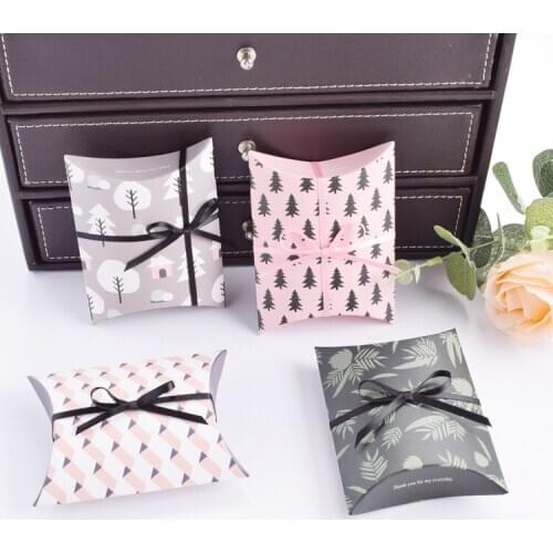 10pcs/lot Party Pillow Shape Box Ribbon Bow Present Carton Pouch Kraft Paper box Wedding Favors Gift Boxes Wedding Party Supply