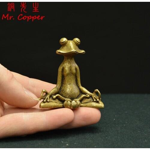 Copper Meditating Frog Ornaments Vintage Brass Sit in Meditation Frog Statue Bronze Tea Pet Figurines Incense Holder Desk Decor