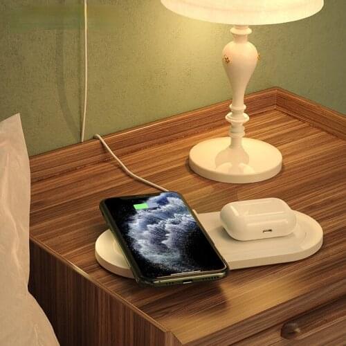 Portable Wireless Fast Charger Desktop 10W Suitable for Apple, Xiaomi and Huawei Can Charge At The Same Time