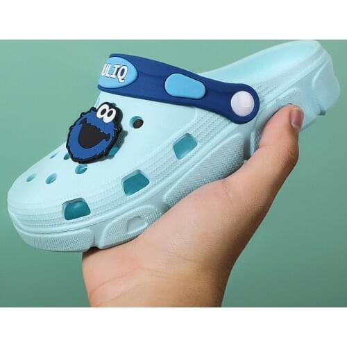 Child Sandals Crocks Summer Hole Shoes Crok Non-slip Rubber Clogs Kids EVA Garden Shoes Black Crocse Beach Flat Sandals Slippers