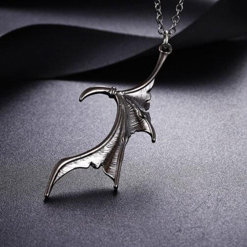 2Pcs Personality Punk Heart Wing Necklace Lovers Vinatge Bat Wing Heart Couples Pendant Necklace Set Fashion Jewerly