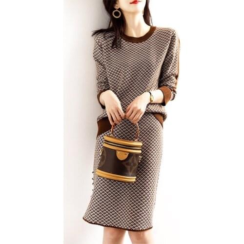 2021 autumn and winter ladies new fashion western style long-sleeved round neck pullover skirt wool knitted two-piece suit