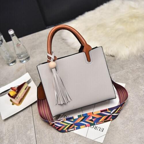 HISUELY New Wood beads Women PU Leather Handbags Tassel Fashion Designer Black Vintage Shoulder Bags Messenger Bag Travel Tote