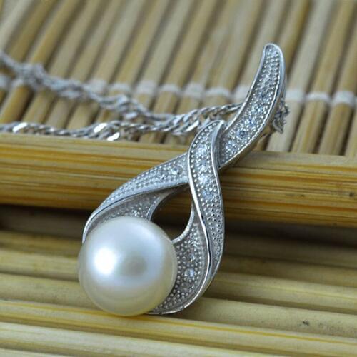 Q.softsound Pearl Necklaces For Women