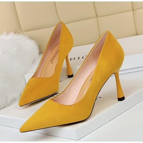 2020 Newest Fashion High Heels Shoes Simple Pointed Toe Low Heels Ladies Party Shoes Shallow Yellow Suede Women Pumps
