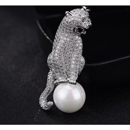 Free Shipping Beautiful Shining Full Rhinestone CZ Leopard With White Simulated Pearl Silver Color Copper Brooch