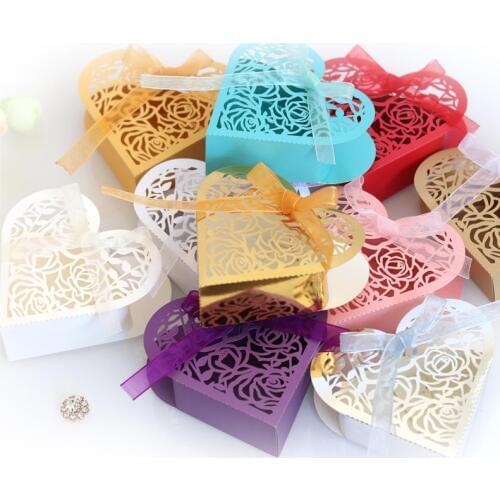 50pcs Love Heart Laser Cut Hollow Carriage Favors Gifts Flower Candy Dragee Boxes with Ribbon Baby Shower Wedding Party Supplies