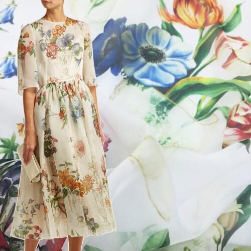 New catwalk model flower hand-painted oil vase flower thin material printing fabric fashion fabric dress shirt high-grade cloth