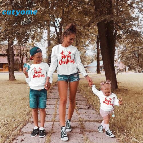2021 Family Christmas Pajamas Matching Outfits Merry Christmas White Hoodies For Mommy And Me Daddy Son Daughter Sweatshirt Boy