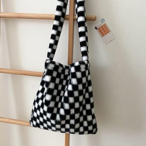 Women Fashion Plaid Pattern Messenger Handbags Autumn Winter Soft Plush Big Capcity Shoulder Bag Portable Street Travel Satchel