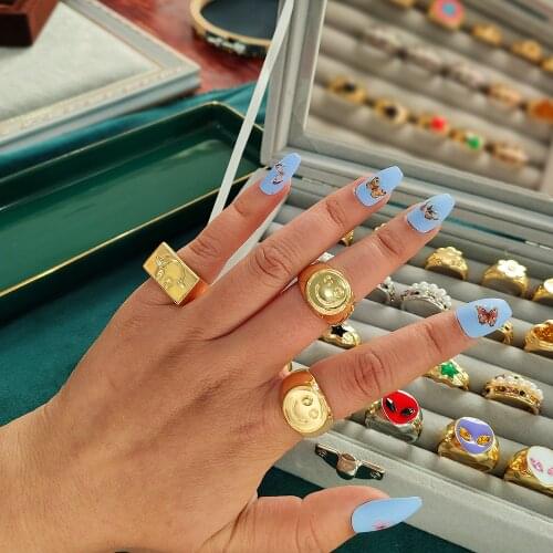 JUST FEEL Punk Retro Geometric Smiley Metal Rings for Women Gold Silver Color Radio Flower Carving Ring Hip Hop Party Jewelry