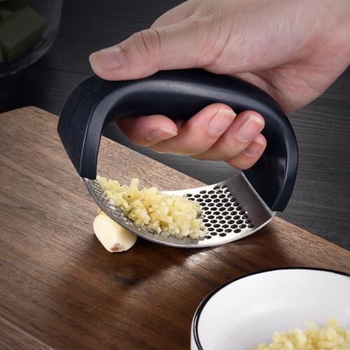 Manual Portable Garlic Presses Stainless Steel Kitchen Gadgets and Accessories Home Kitchen Appliances AT76